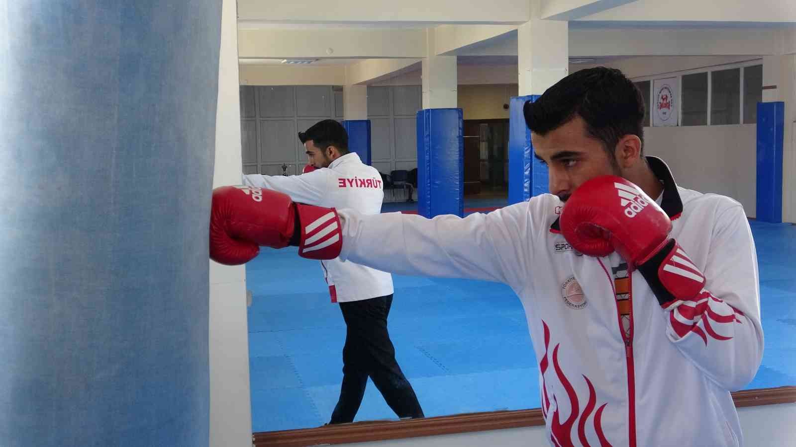 Milli kick boks sporcusu Sayın, olimpiyat hedefi için ter döküyor