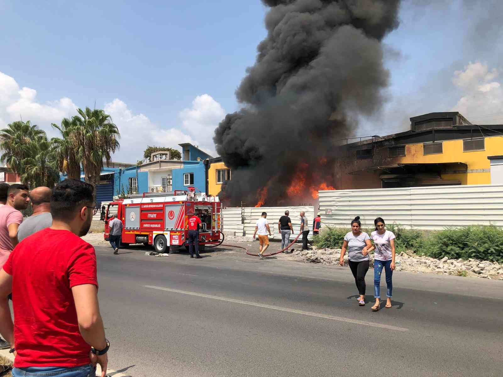 Geri dönüşüm tesisinde yangın