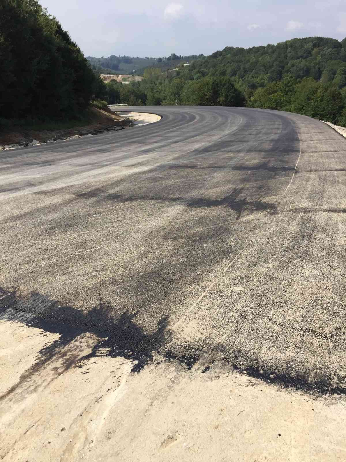 Çöken yolda asfalt çalışması başladı