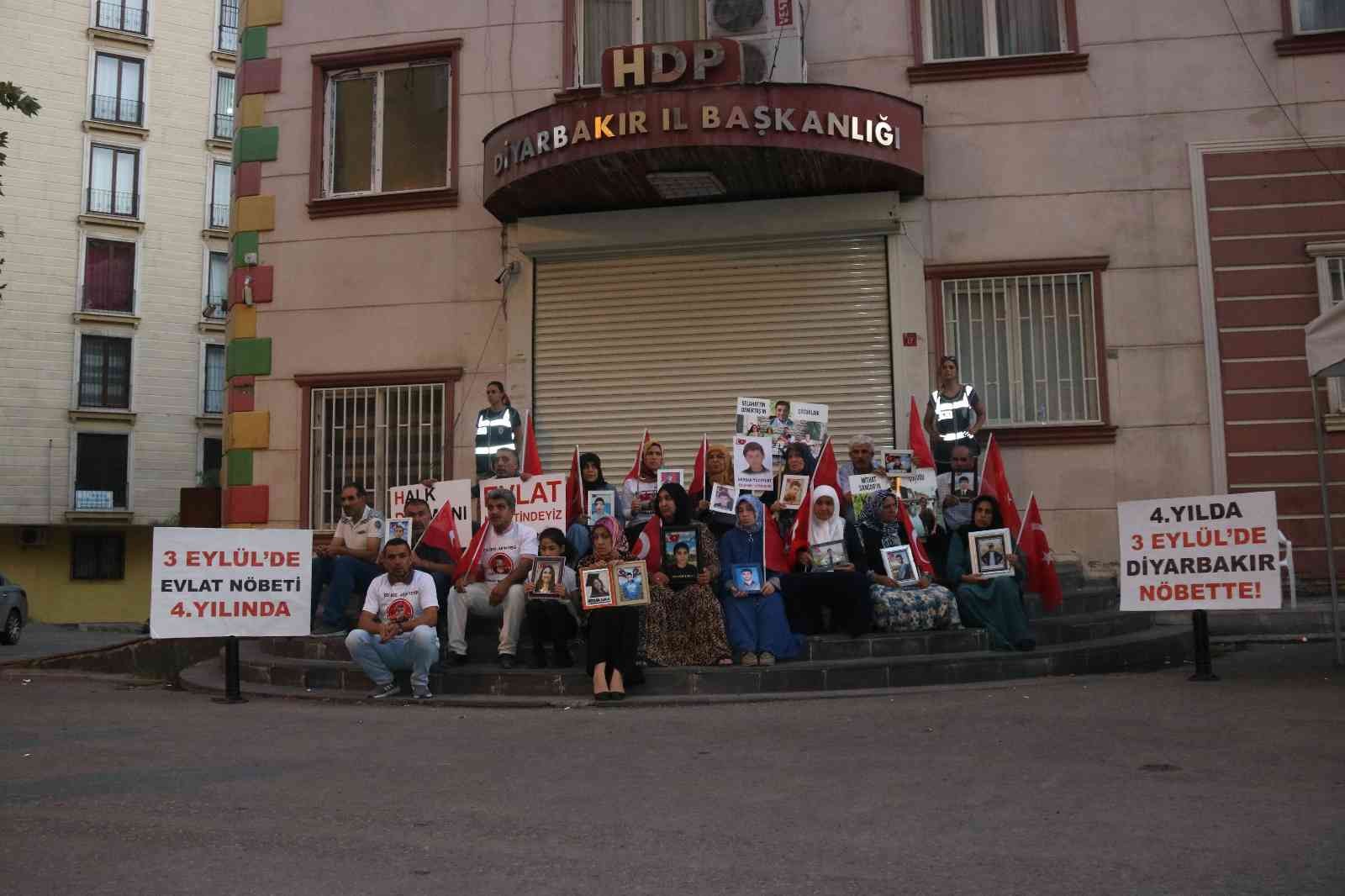 HDP Diyarbakır il başkanlığı önündeki evlat nöbeti 4’üncü yılına girecek: Aileler, destek çağrısında bulundu