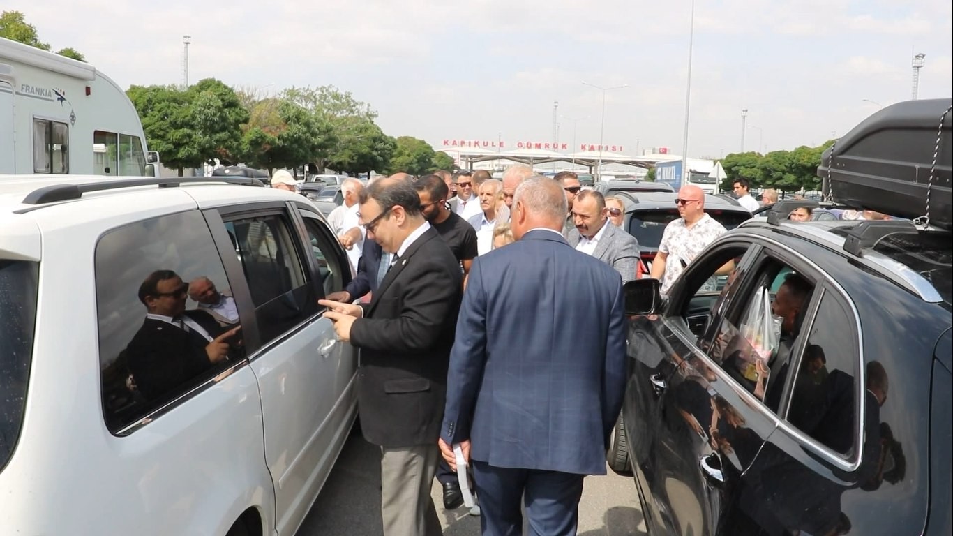 Kapıkule’de gurbetçi aile İYİ Parti’ye Cumhurbaşkanı Erdoğan’ın konuşmasıyla cevap verdi