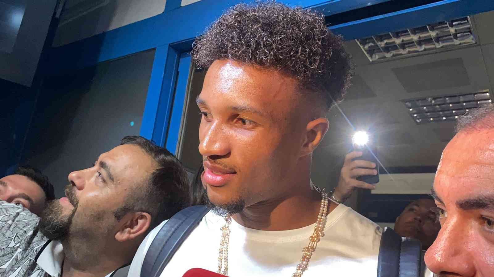 Trabzonspor’un yeni transferi Jean-Philippe Gbamin Trabzon’a geldi