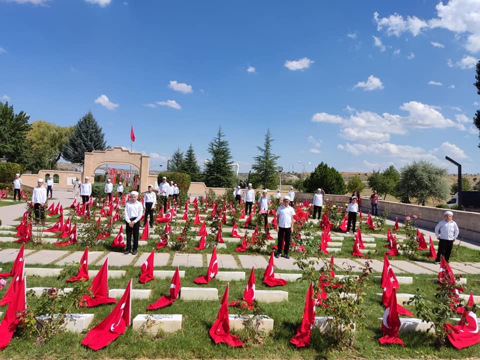 Kur’an Kursu öğrencileri Dumlupınar Şehitliği’ni ziyaret etti