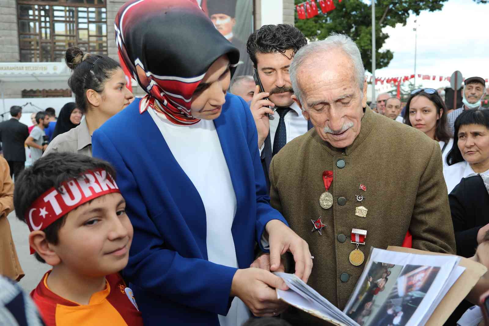 Vali Yiğitbaşı fenalaşan gazi oğluna bakın nasıl müdahale etti