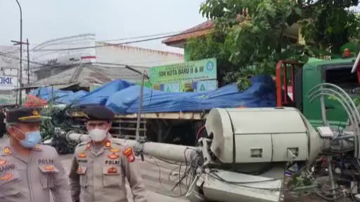 Endonezya’da kamyon otobüs durağına çarptı: 10 ölü, 20 yaralı