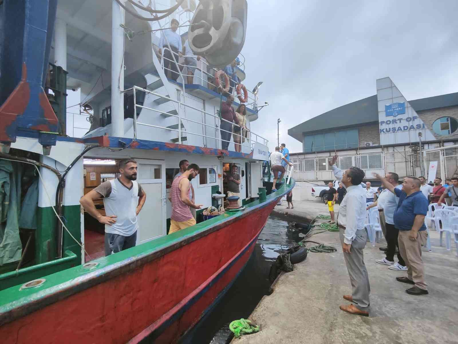 Kuşadası’nda Balık Avı Sezonu törenle açıldı