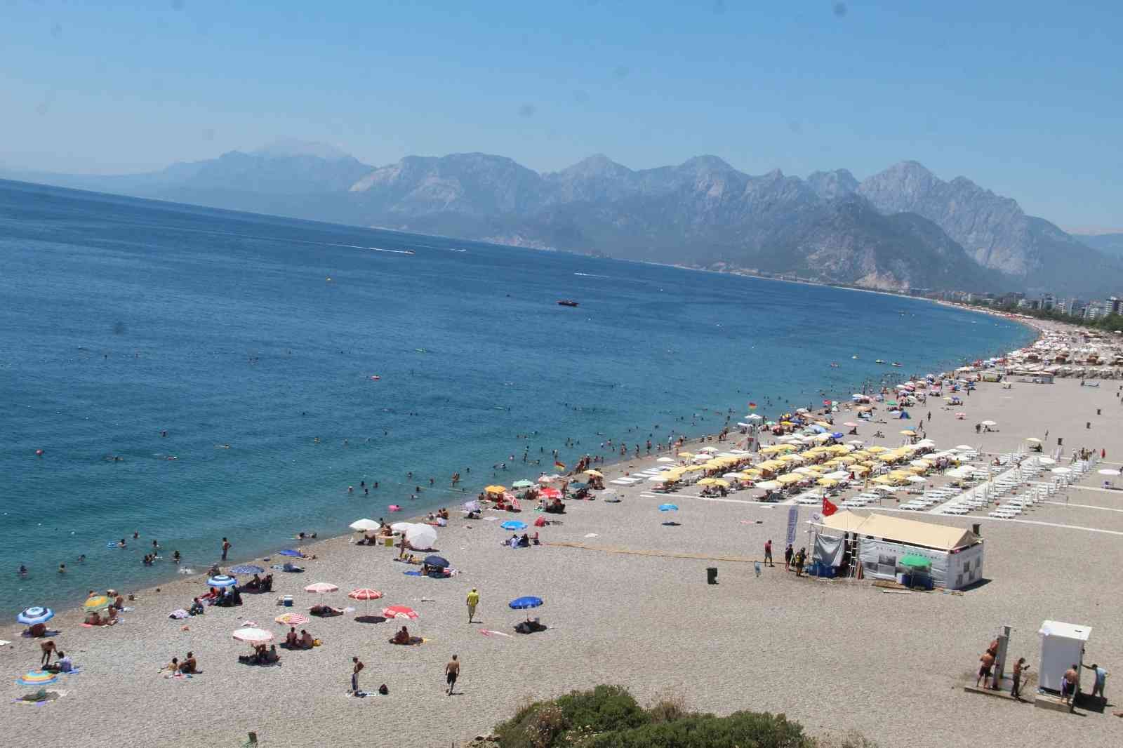 Antalya’ya gelen turist sayısı 9 milyonu geçti, hedef 12 milyon