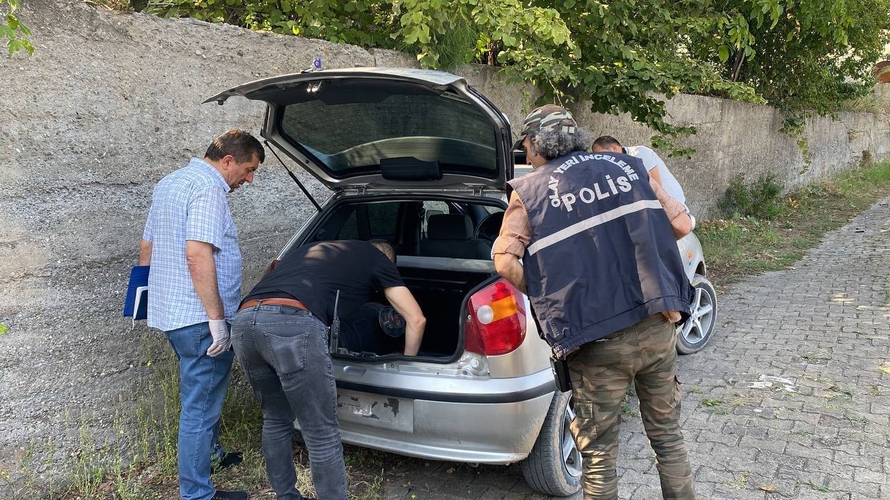 Çalıntı otomobil terk edilmiş halde bulundu