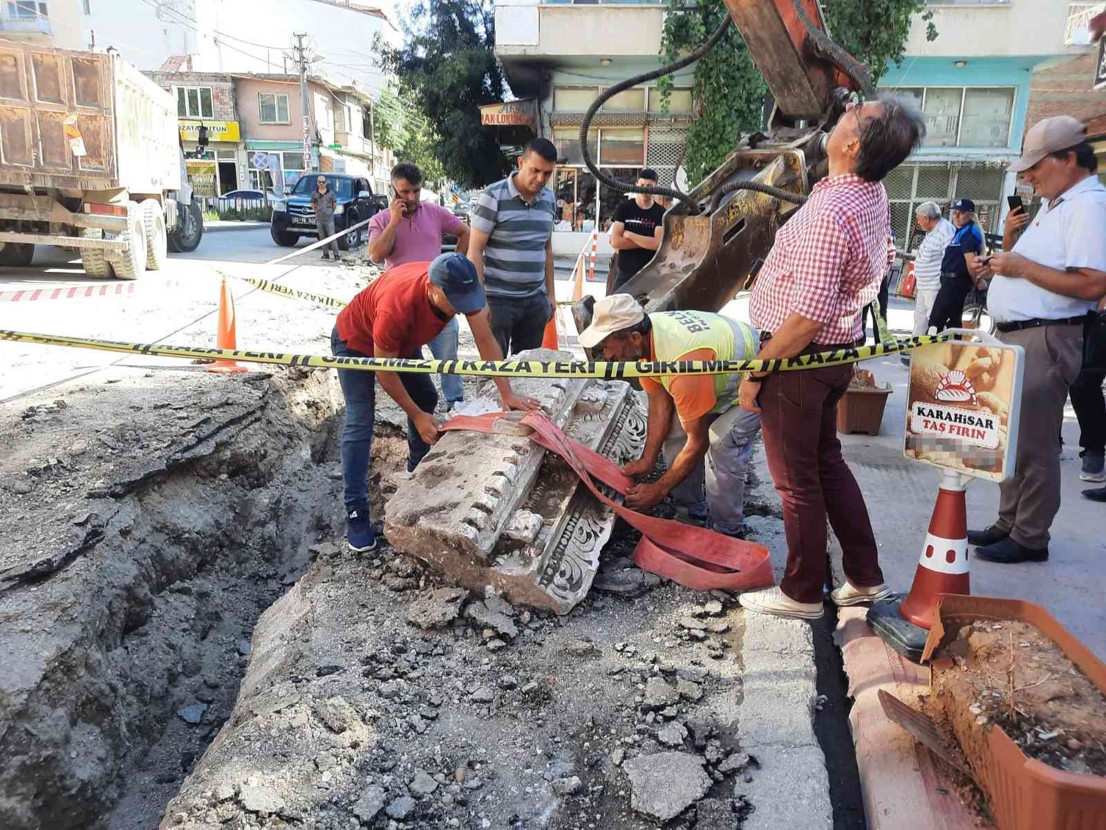 Doğalgaz çalışmasında çıkan lahit kamyona yüklenerek müzeye taşındı