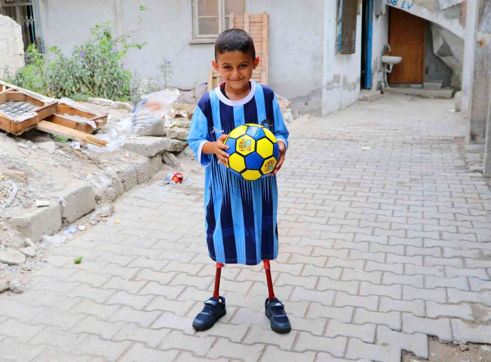 Ünlü futbolcular Muhammet’e video mesaj yolladı