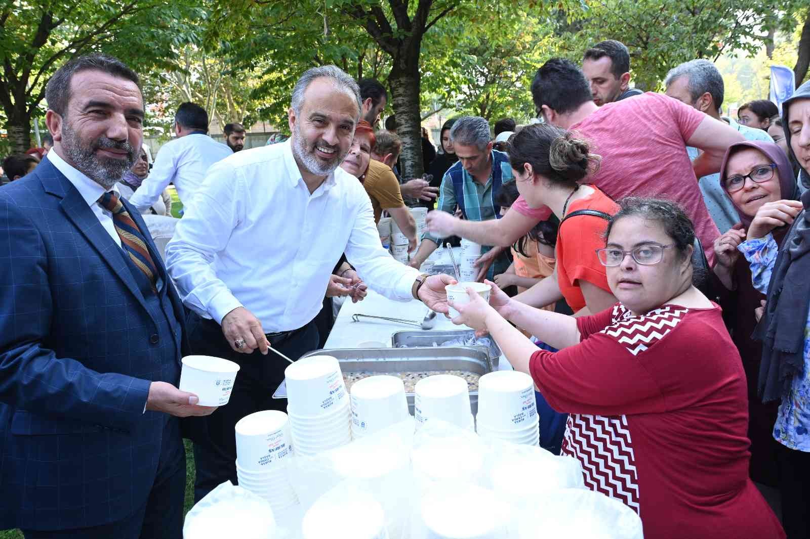 Bursa’da çölyak hastalarına glütensiz aşure