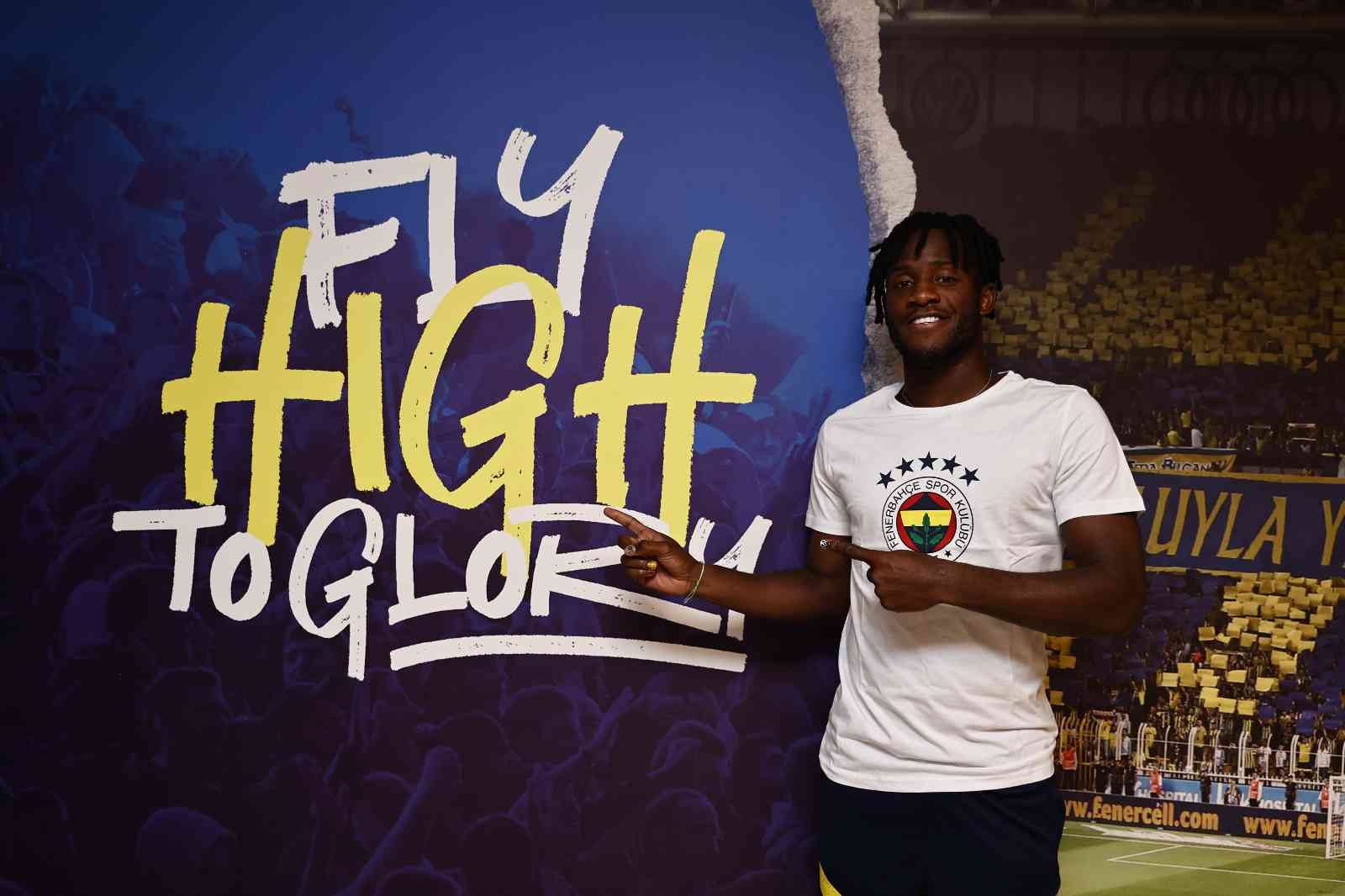 Batshuayi: “Sabırsızlıkla sahada takımım için gol atmayı bekliyor ve birlikte kupalar kazanmak istiyorum”