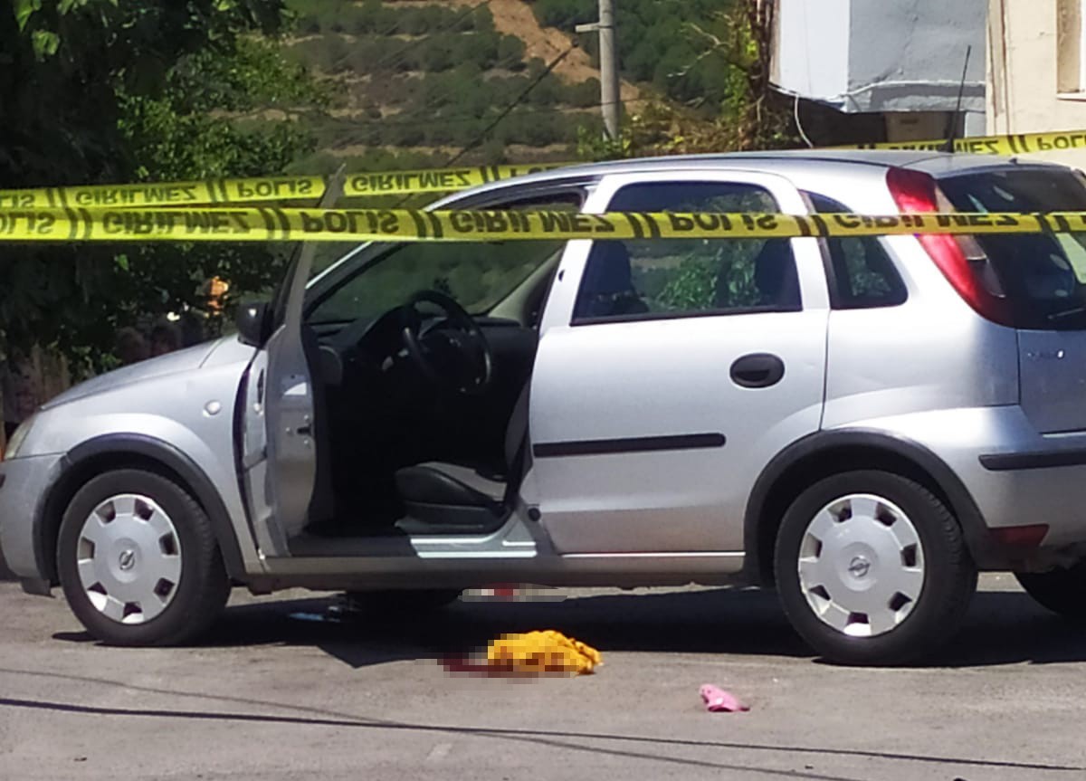 İzmir’de otomobilin altında kalan 3 yaşındaki çocuk hayatını kaybetti