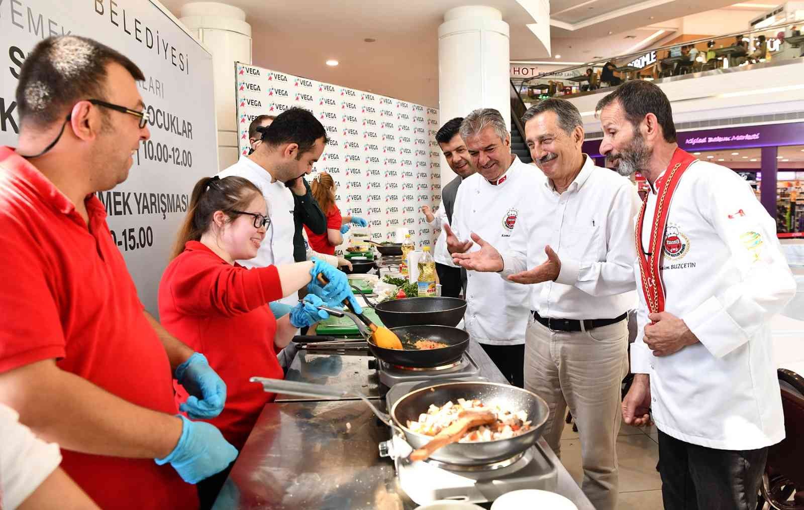 Down sendromlu çocukların yemek yarışmasında kaybeden olmadı