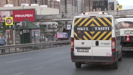 İstanbul’da okullar açıldı, trafik yoğunluğu başladı