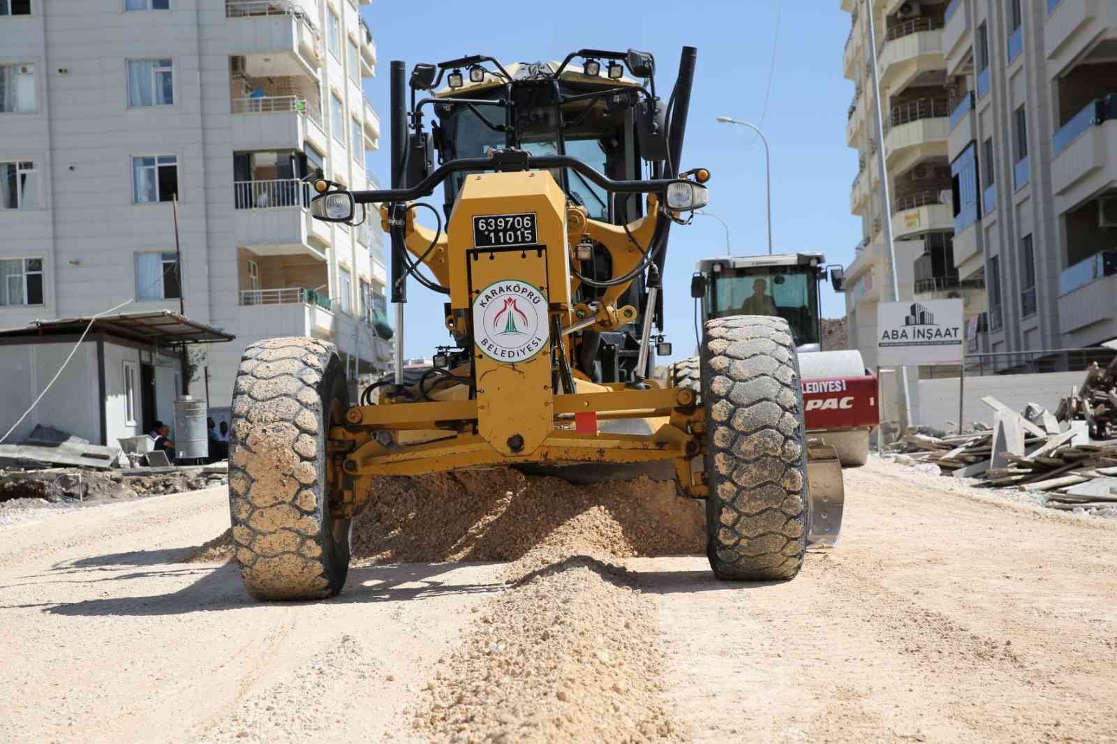 Karaköprü’de yeni yol açma mesaisi sürüyor