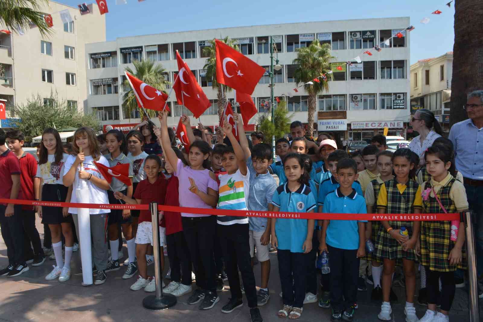 Ayvalık’ta yeni eğitim öğretim yılının ilk zili çaldı