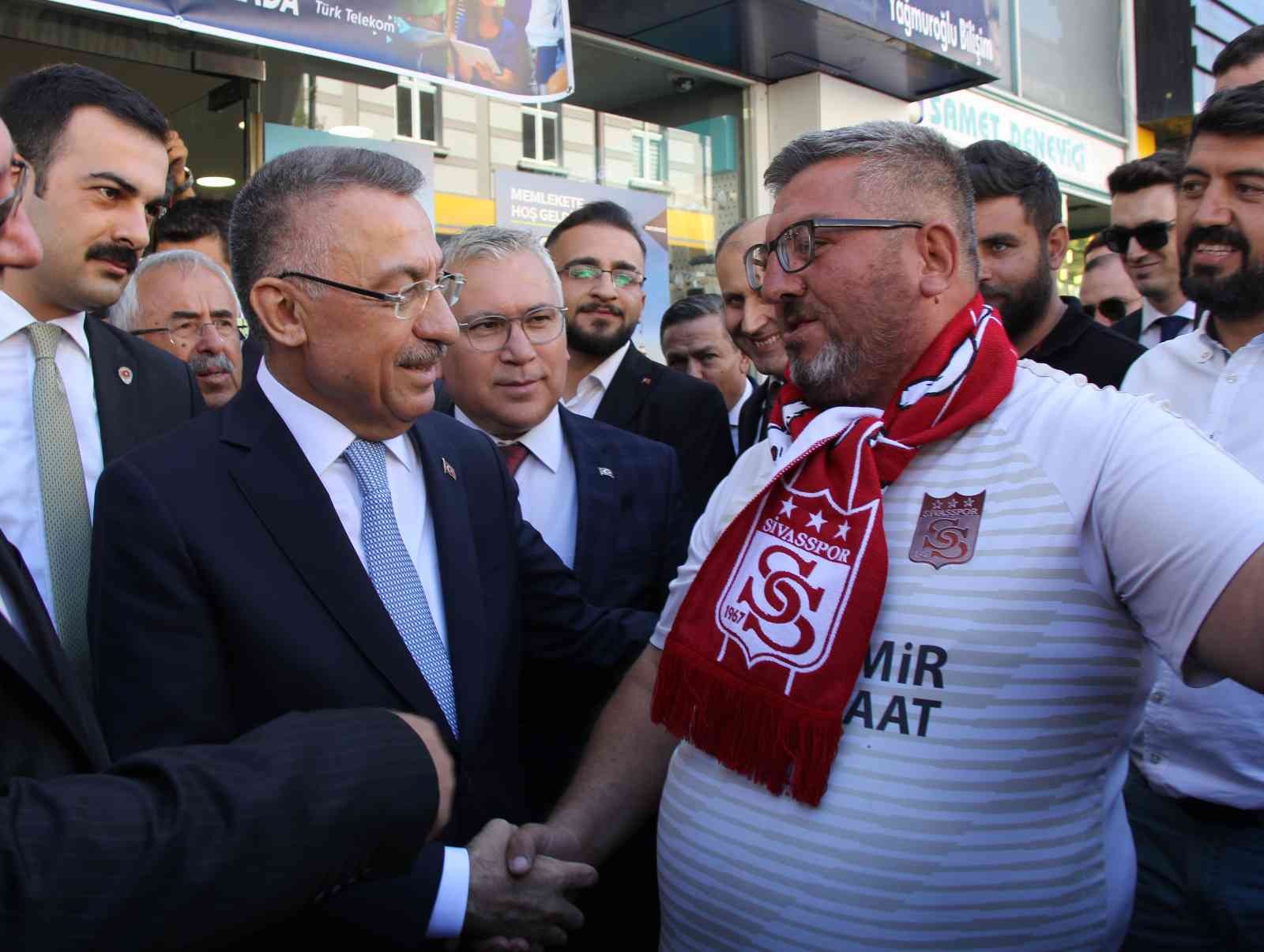 Cumhurbaşkanı Yardımcısı Fuat Oktay, “Zabaha kadar Ahmet”in tüm simitlerini satın aldı