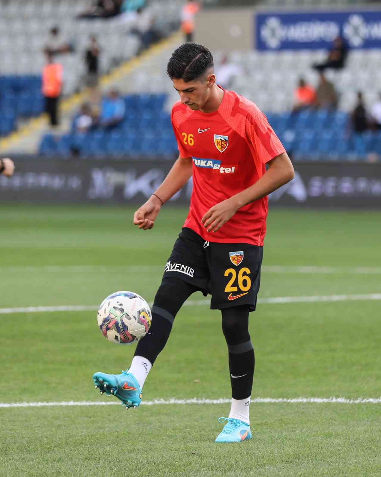 Kayserispor’da 3 futbolcu milli takımlara davet edildi