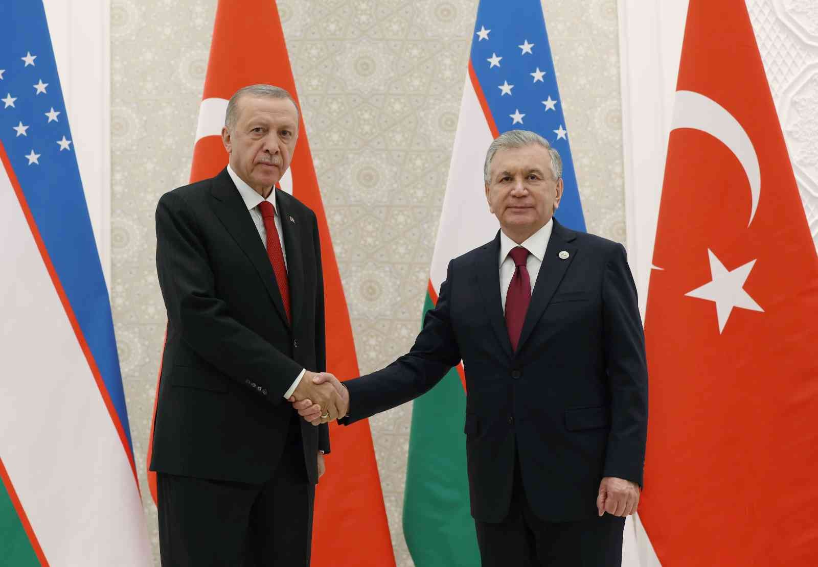 Cumhurbaşkanı Erdoğan, Özbekistanlı mevkidaşı Mirziyoyev ile görüştü