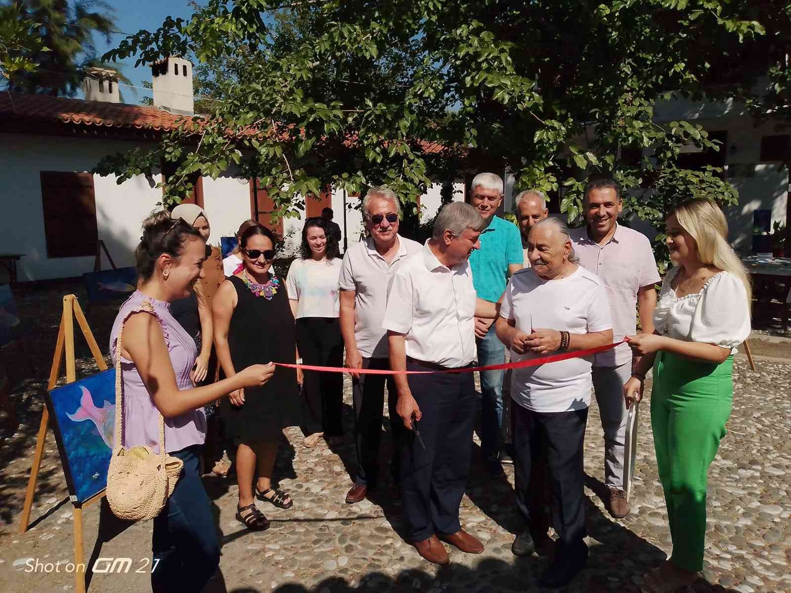 ’Suyunu arayan balıklar’ konulu resim sergisi ziyarete açıldı