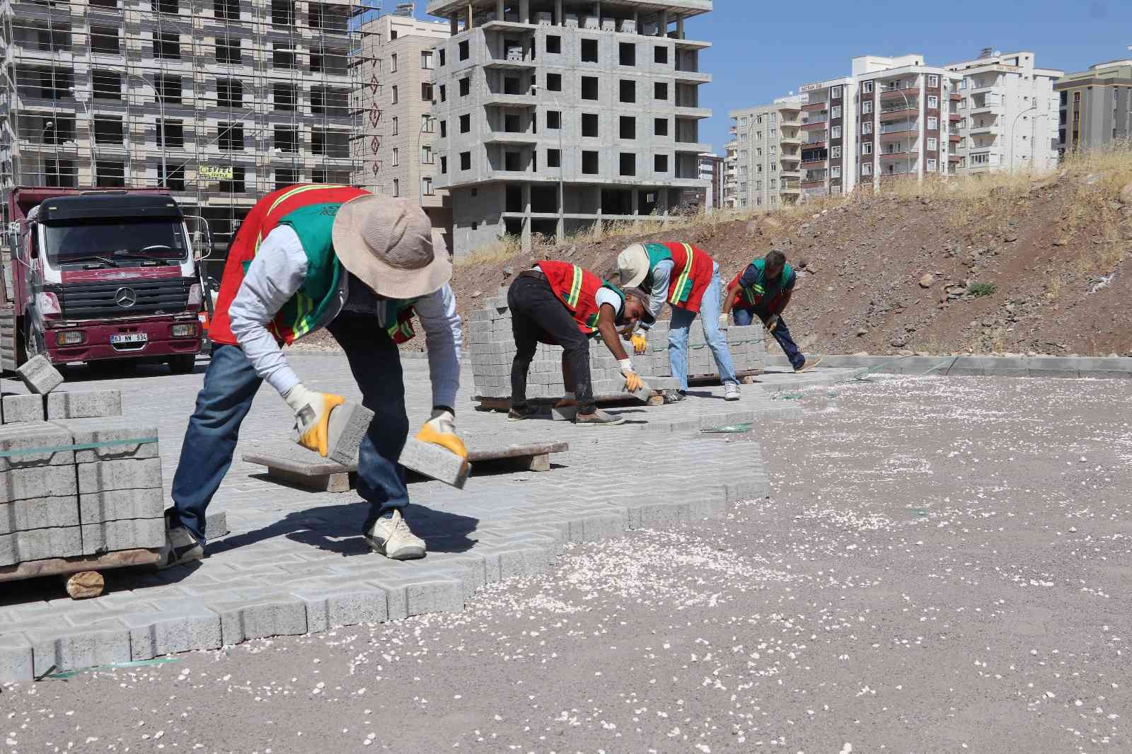 Karaköprü’de üst yapı çalışmalarıyla yollar yenileniyor