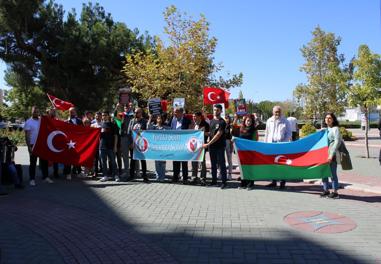 Eskişehir’de yaşayan Azerbaycanlılardan Ermenistan’a tepki