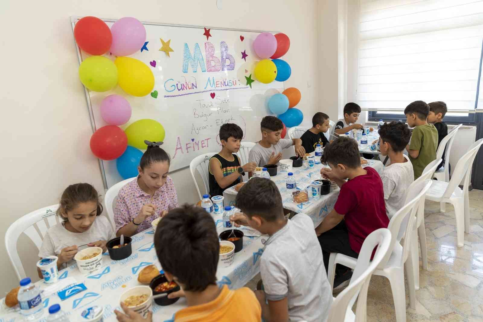 Mersin’de kurs merkezlerindeki öğrencilere yemek hizmeti