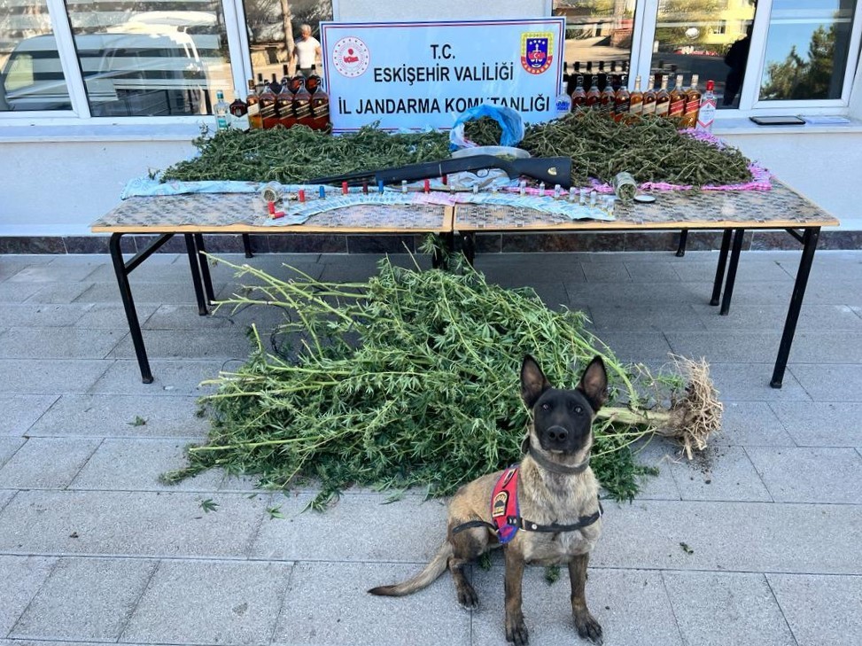 Jandarma operasyonunda 5 kilogram uyuşturucu madde ele geçirildi