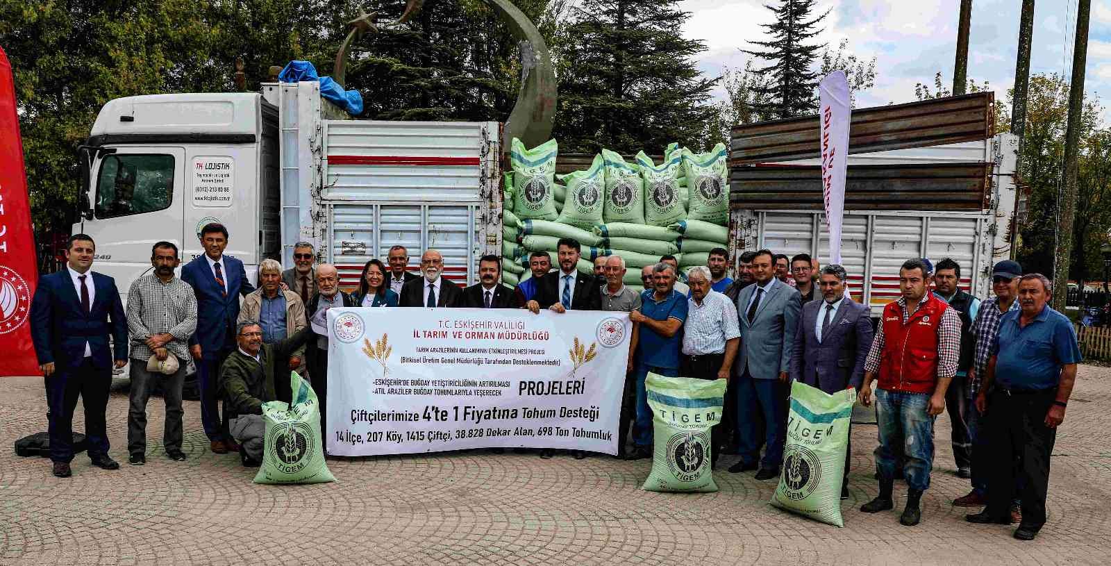 56 çiftçiye 32 ton buğday tohumu verildi