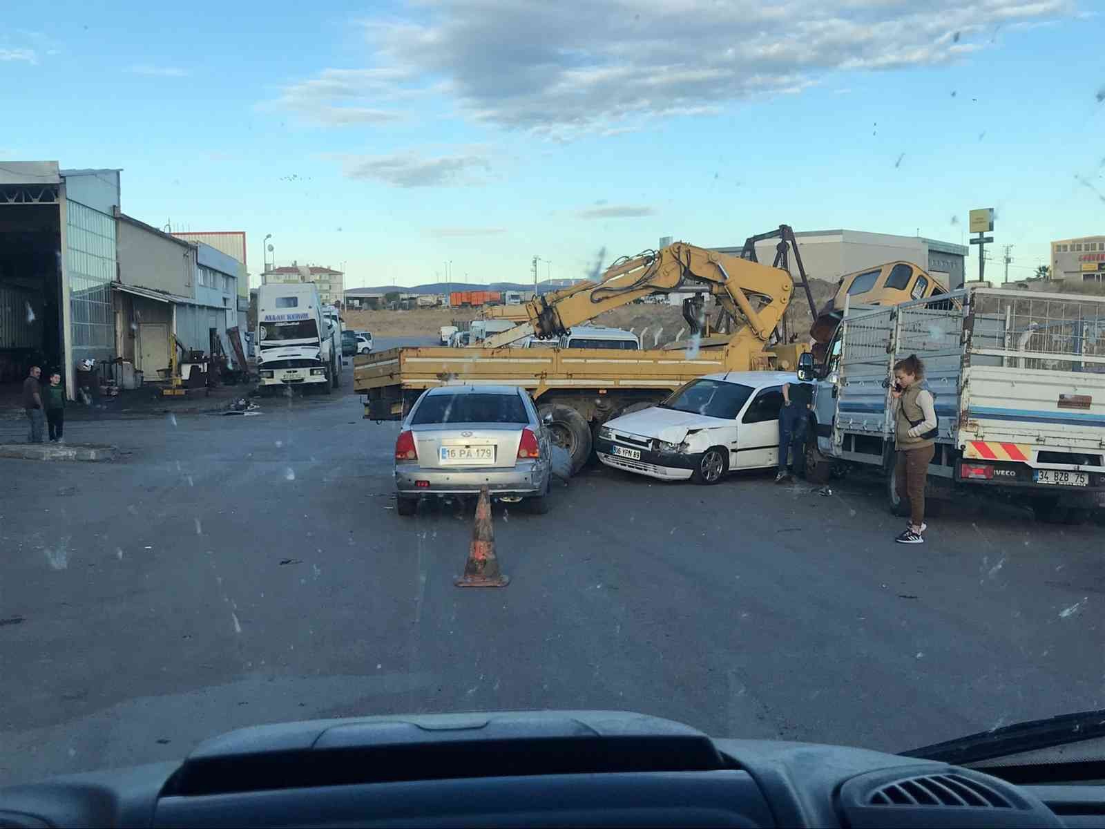 Freni boşalan vinç dehşet saçtı