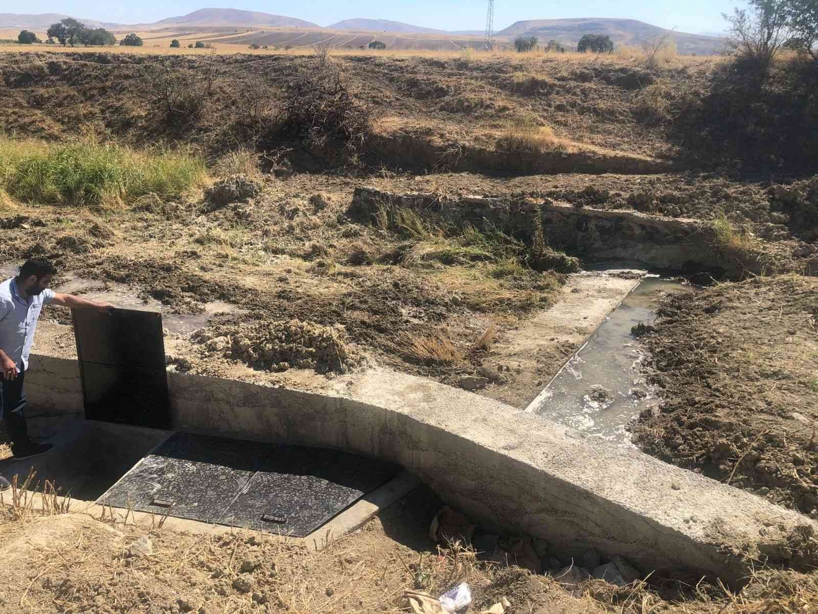 Elazığ’da 480 dönüm alan su ile buluştu