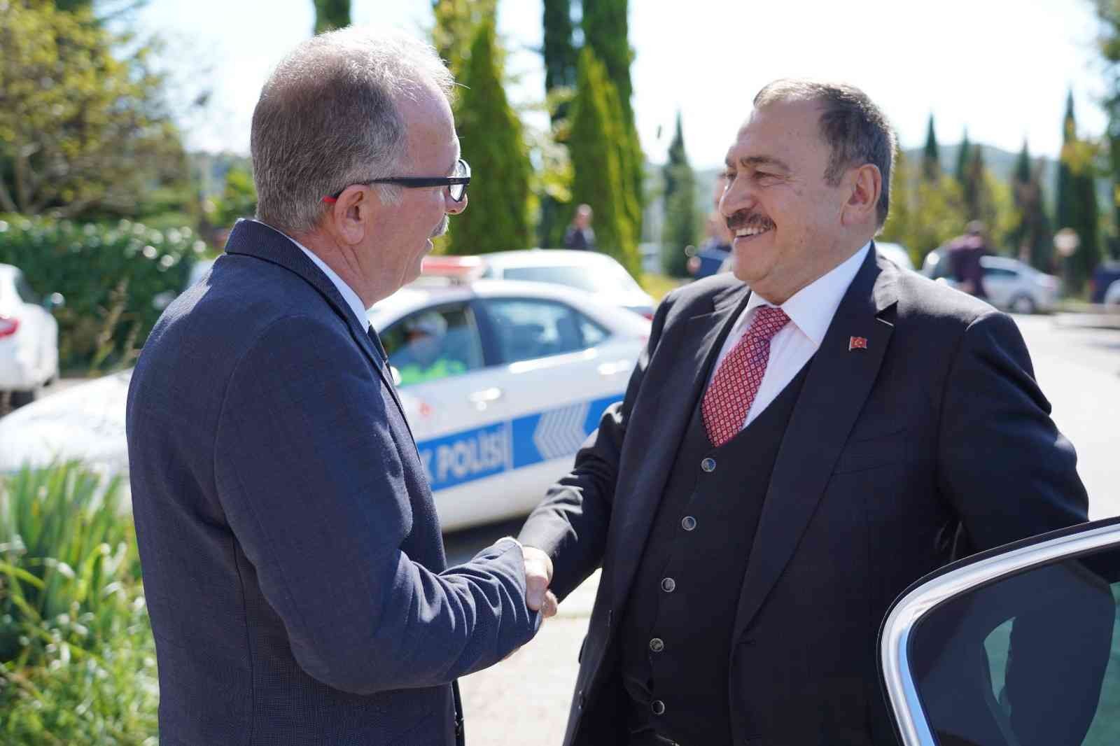 Orman ve Su İşleri önceki bakanlarından Prof. Dr. Eroğlu, BARÜ’den övgüyle bahsetti