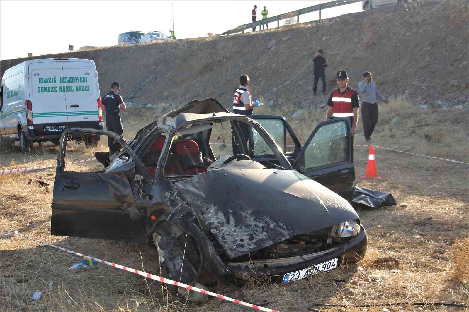 Elazığ’da otomobil şarampole yuvarlandı: 1 ölü, 2’si ağır 3 yaralı