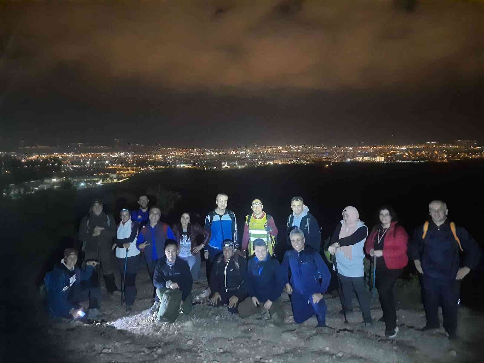 Gece yürüyüşçüleri rotayı doğaçlama belirledi