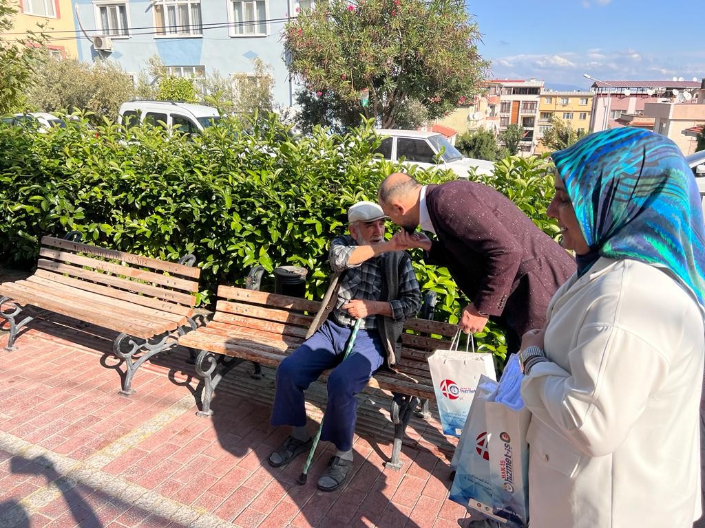 Başkan Polat yönetimiyle beraber yaşlıları ziyaret etti