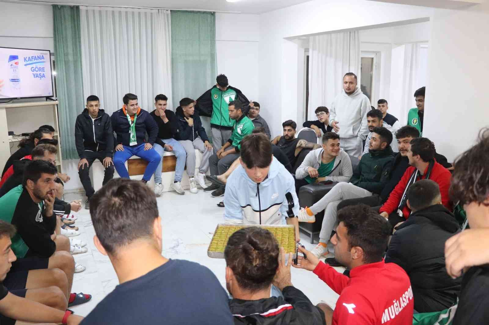 Suskunlardan Muğlaspor’a tatlı dopingi