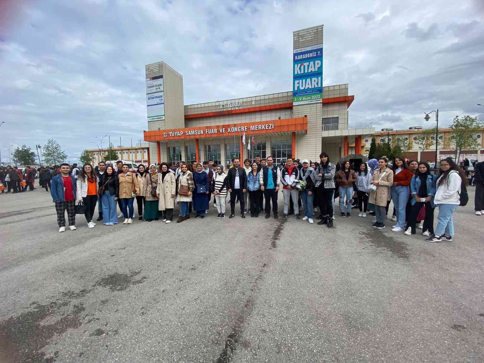 İLKEM’li öğrencilere kitap fuarı gezisi