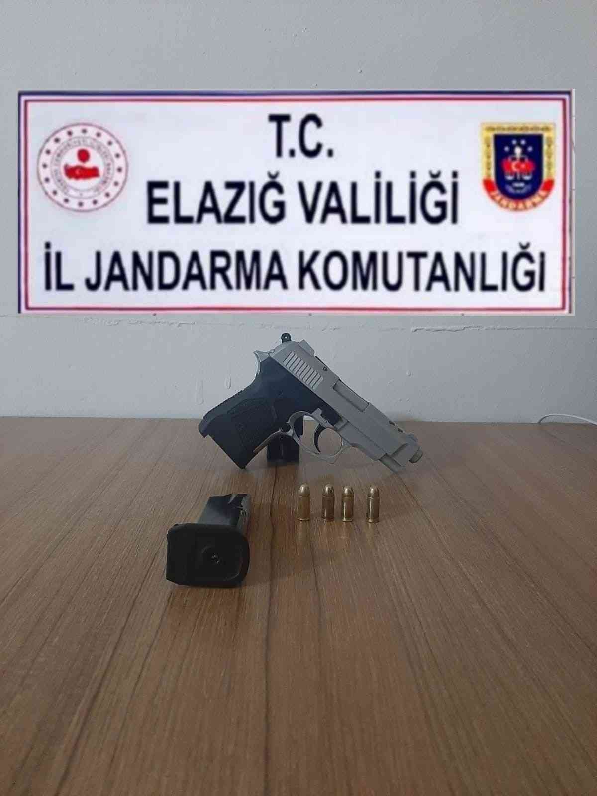 Elazığ’da ruhsatsız tabanca ele geçirildi