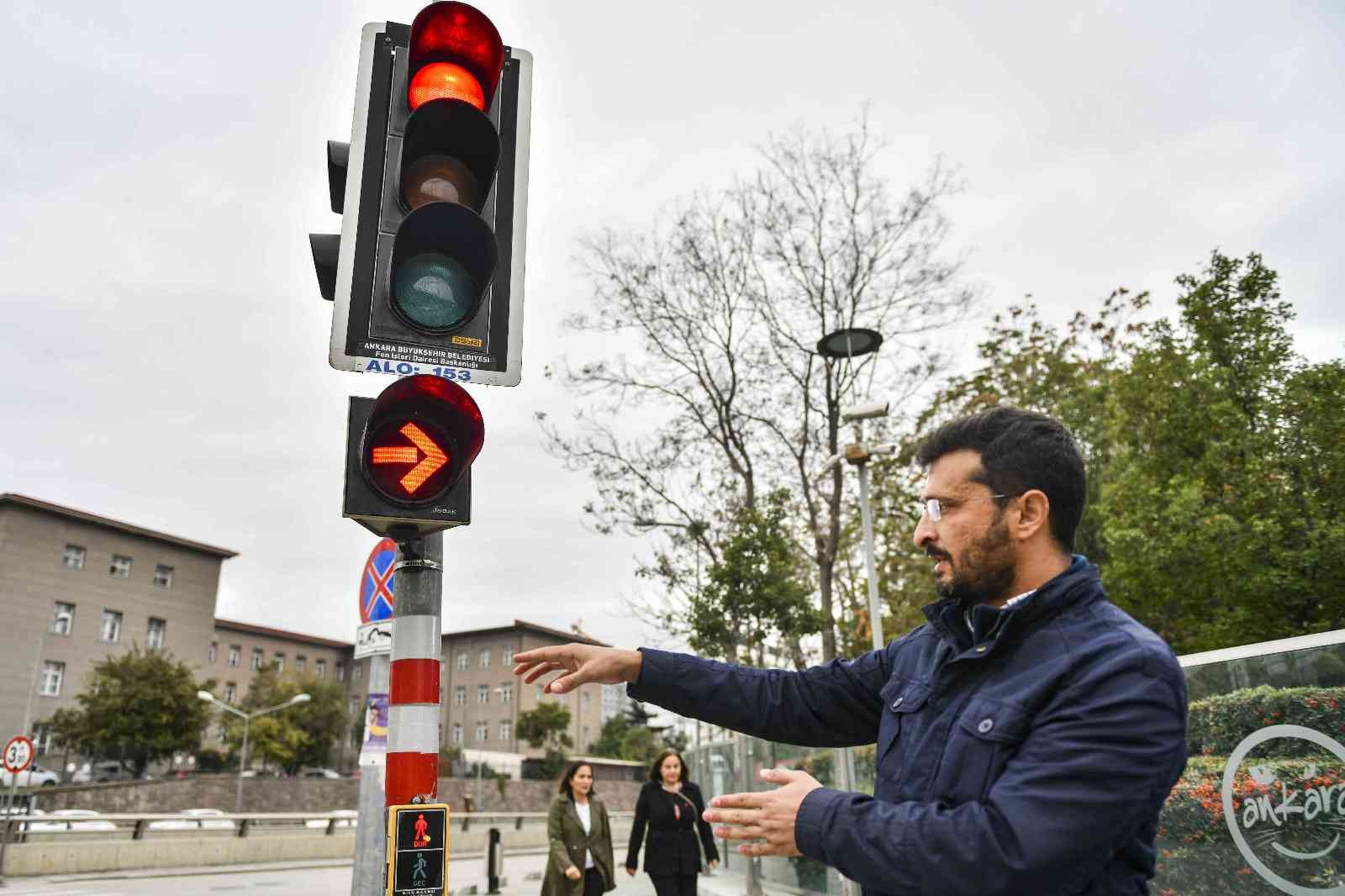 Başkent kavşaklarına fasılalı yanan ışık ayarı