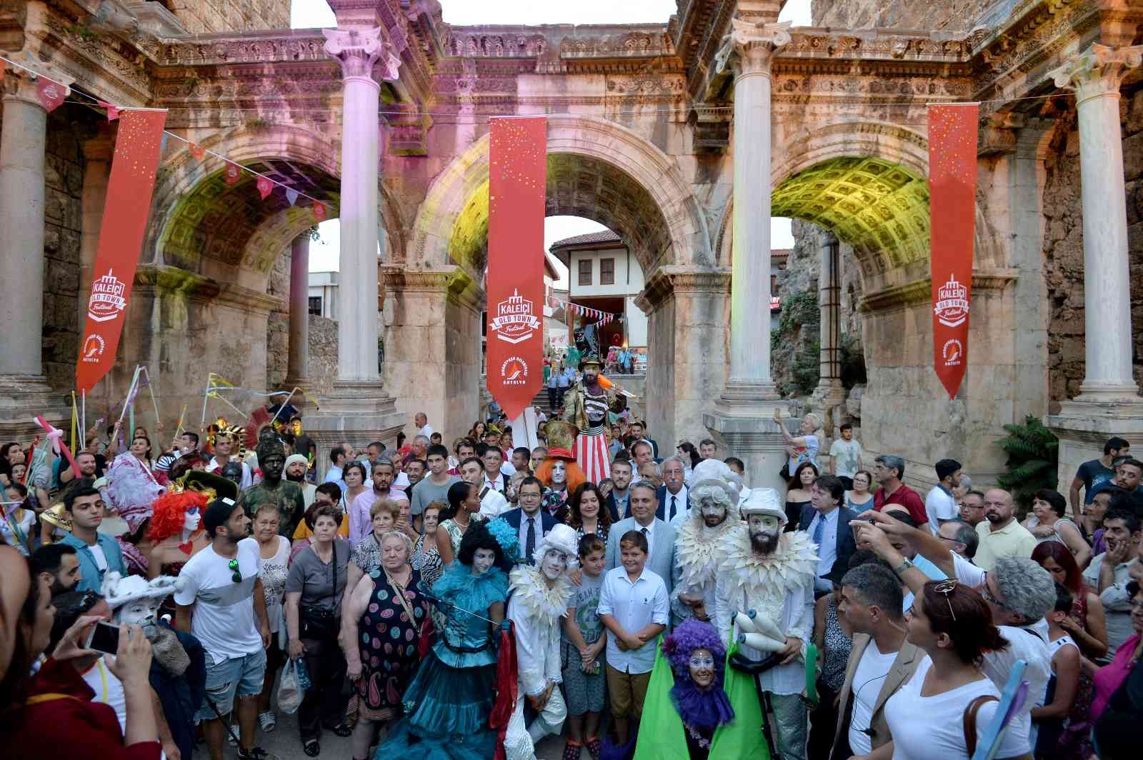 Dünya Kaleiçi’nde buluşuyor