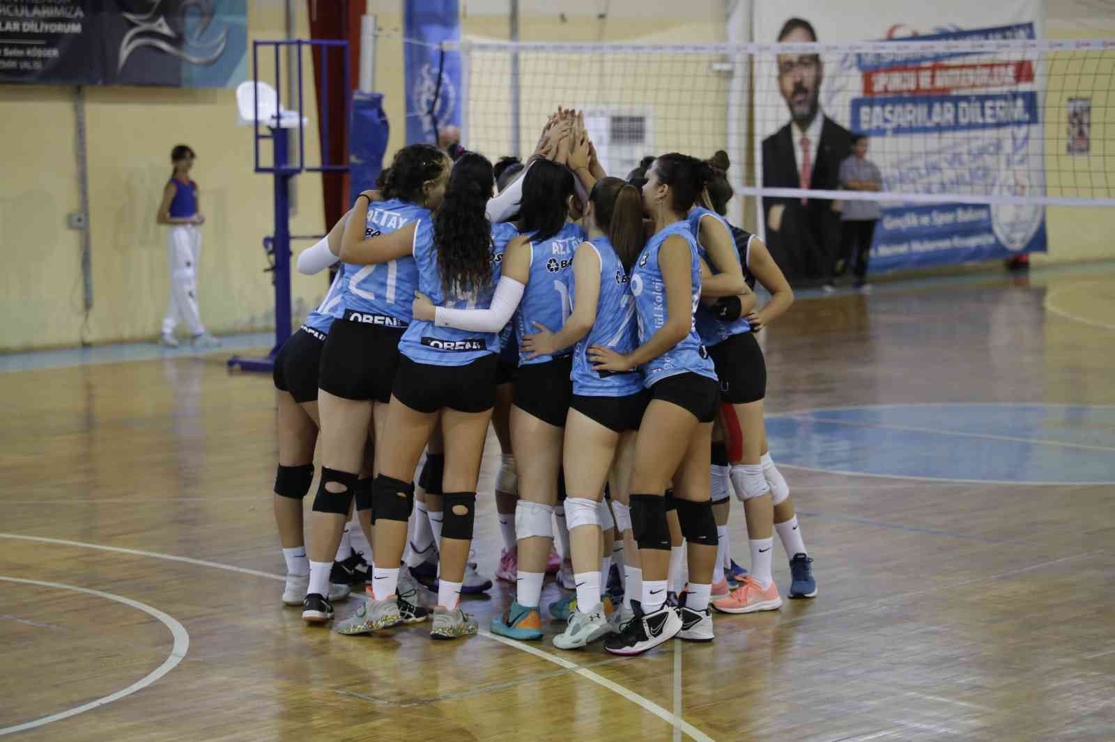 Altay, voleybolda sezona galibiyetle başladı