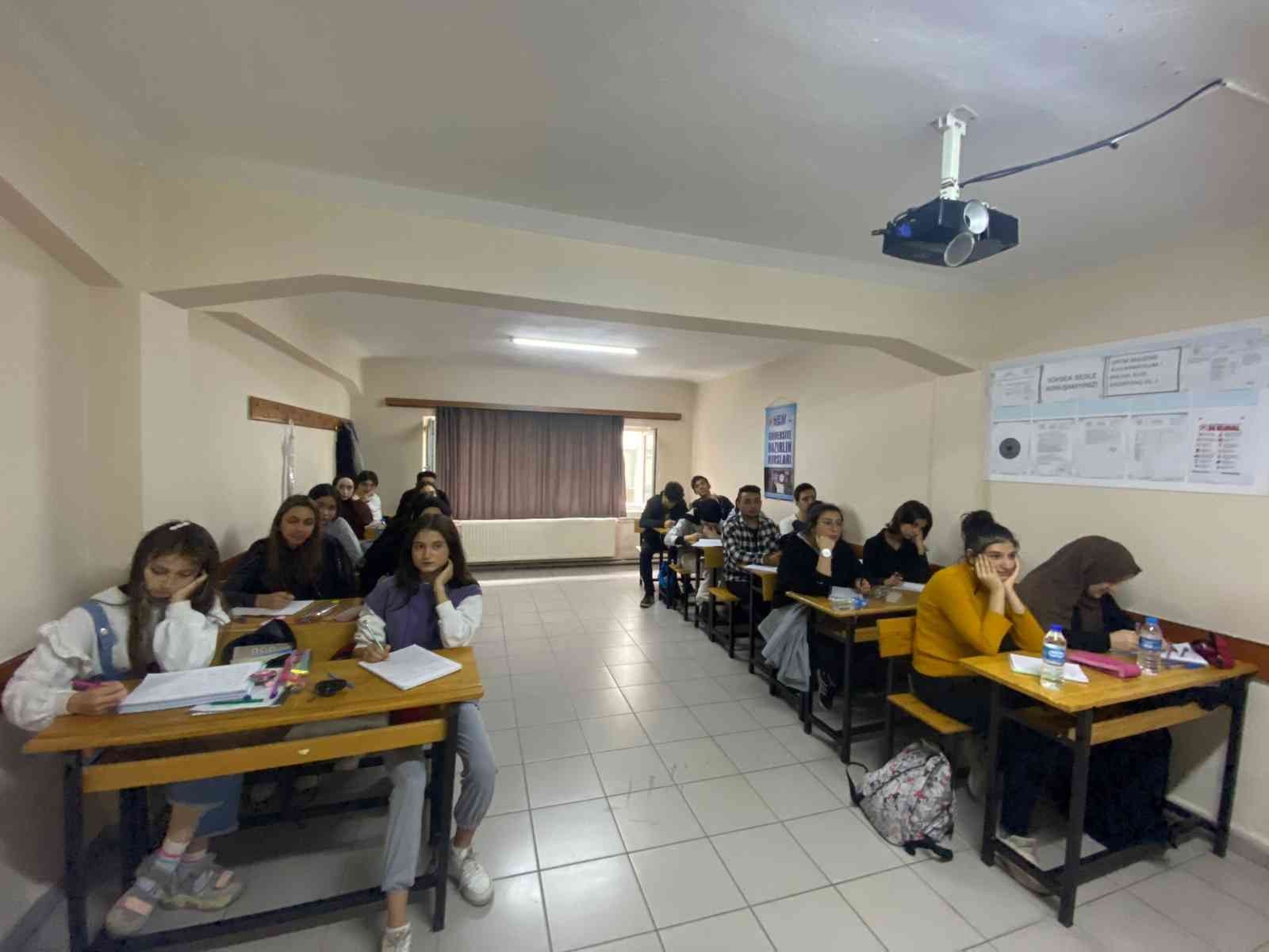 İlkadım HEM’den 679 üniversite adayına ücretsiz kurs