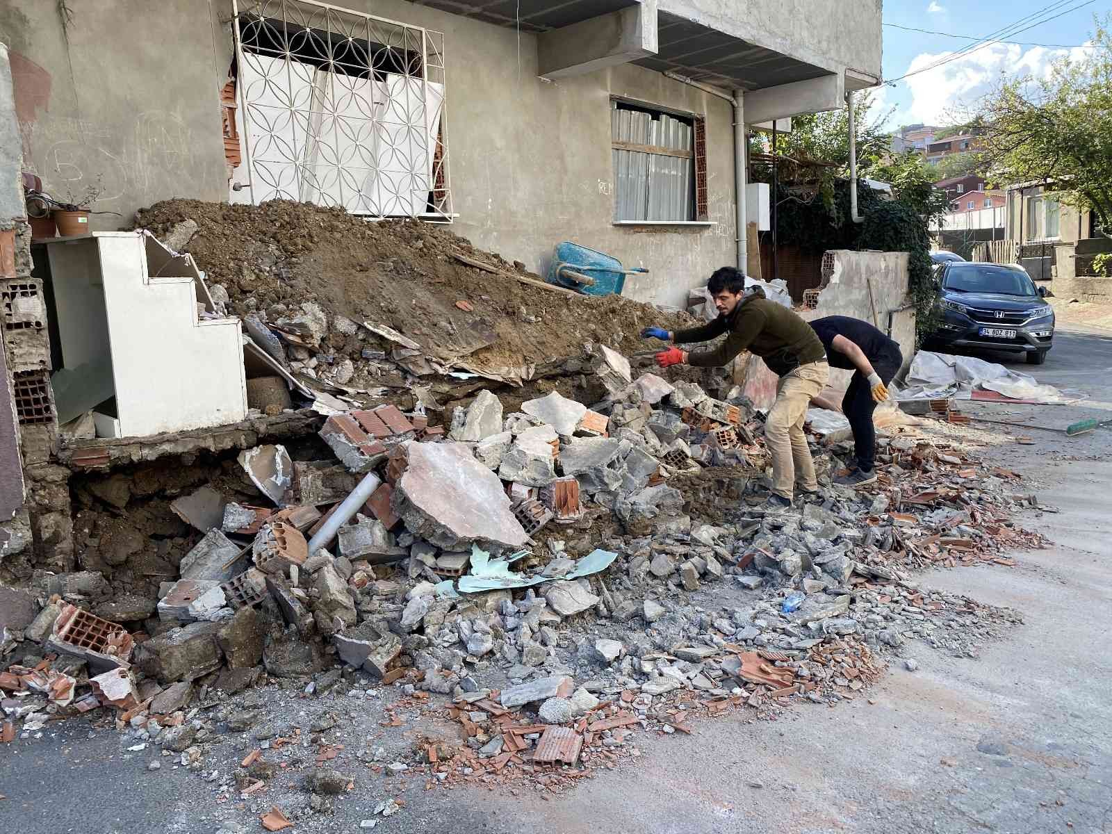 Ümraniye’de bahçe duvarı çöktü: 1 kişi yaralı