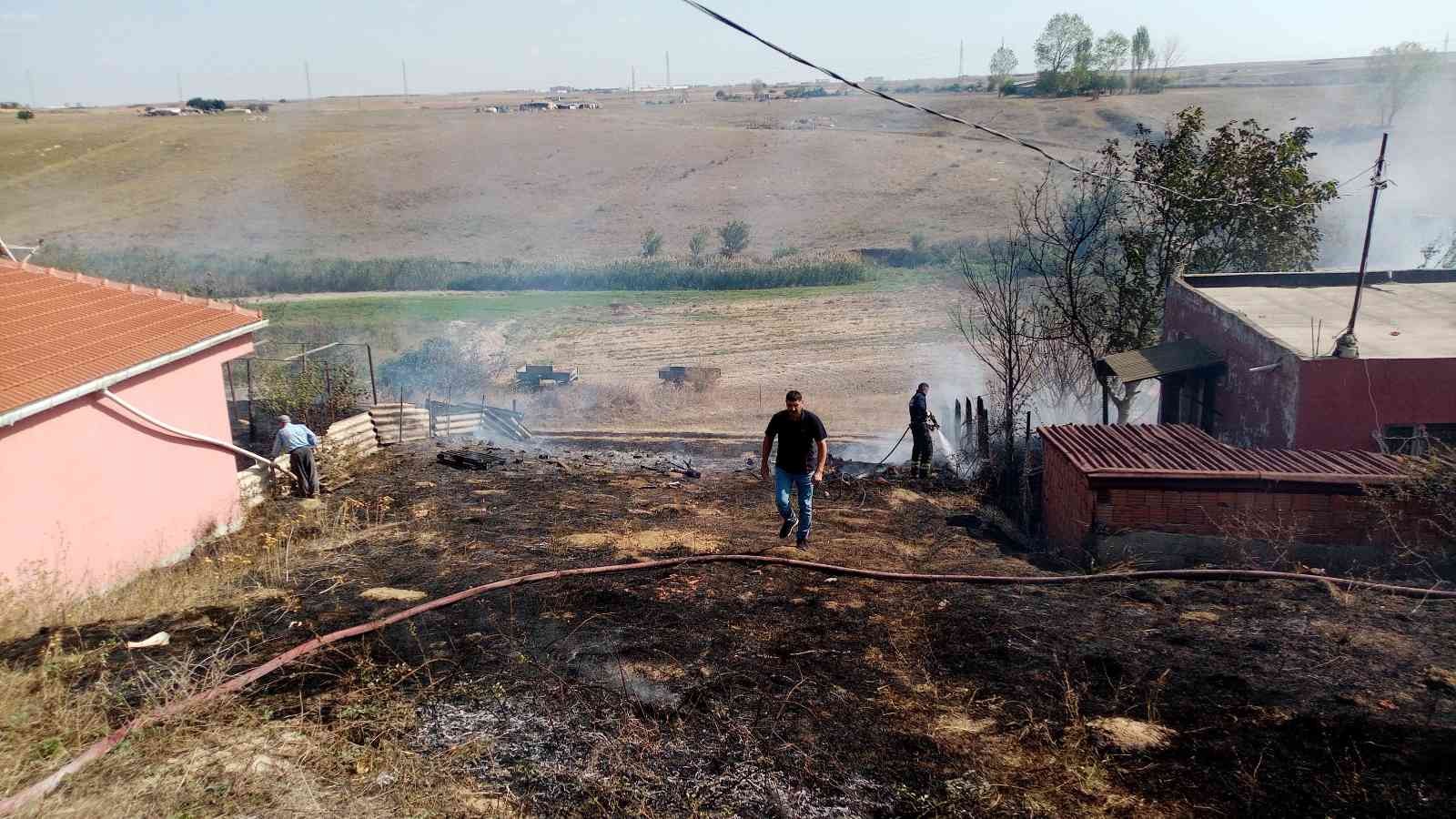 ‘Çöpleri tutuşturayım’ derken az daha evi yakacaktı