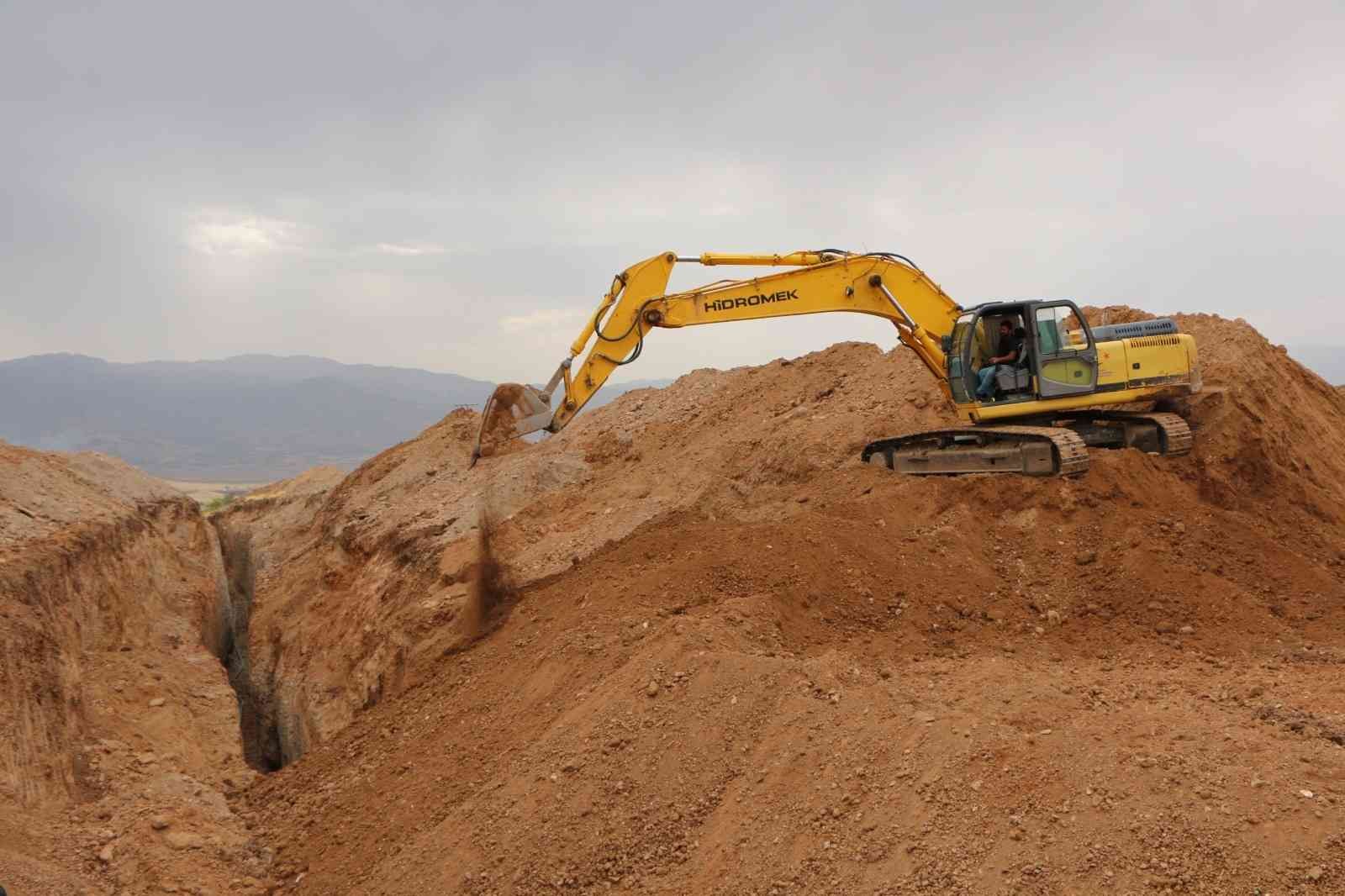 Elazığ İl Özel İdaresi alt yapı çalışmalarını sürdürüyor