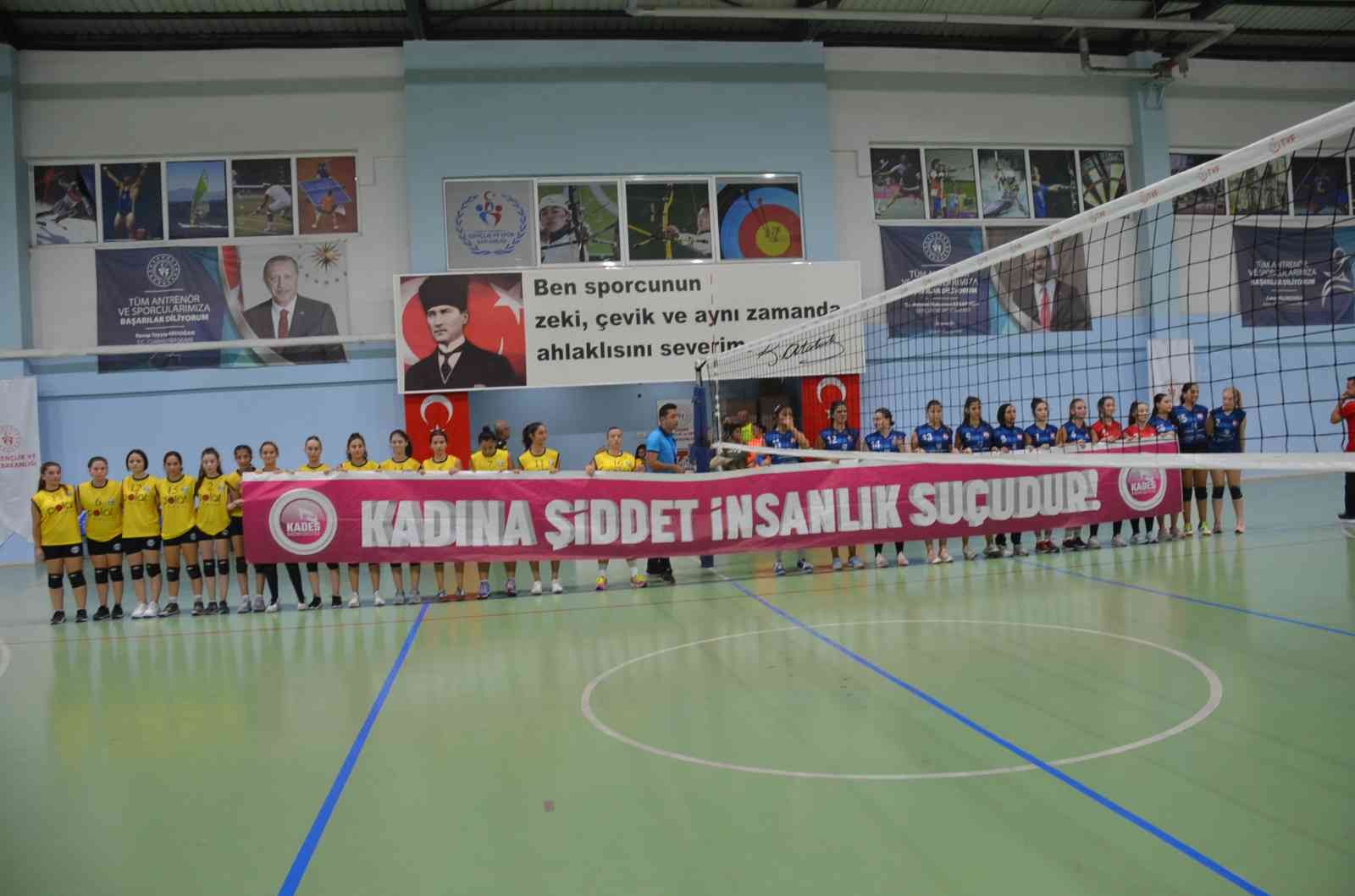 Didim’in iki voleybol takımı filede karşı karşıya geldi