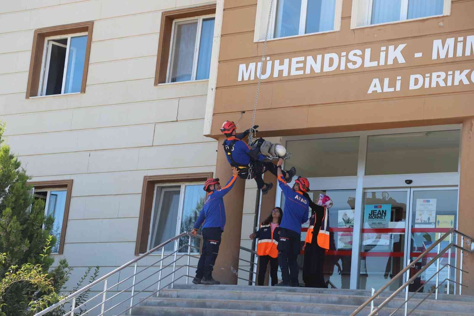 NEVÜ’de ’Yangın, Tahliye ve Kurtarma Tatbikatı’ yapıldı