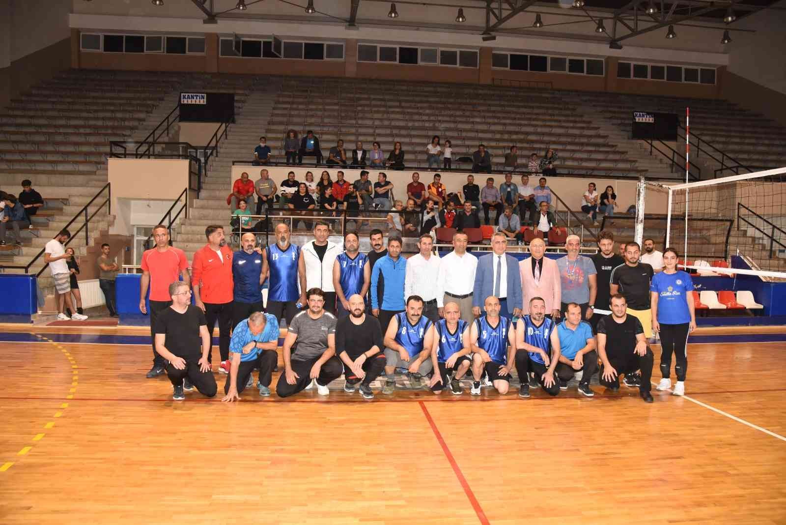 Nazilli’de okullar arası voleybol turnuvası başladı