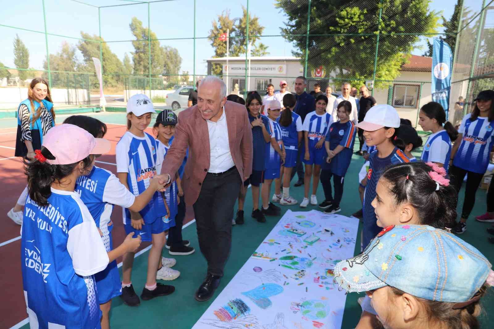 Gültak, geleceğin genç raketleri ile buluştu